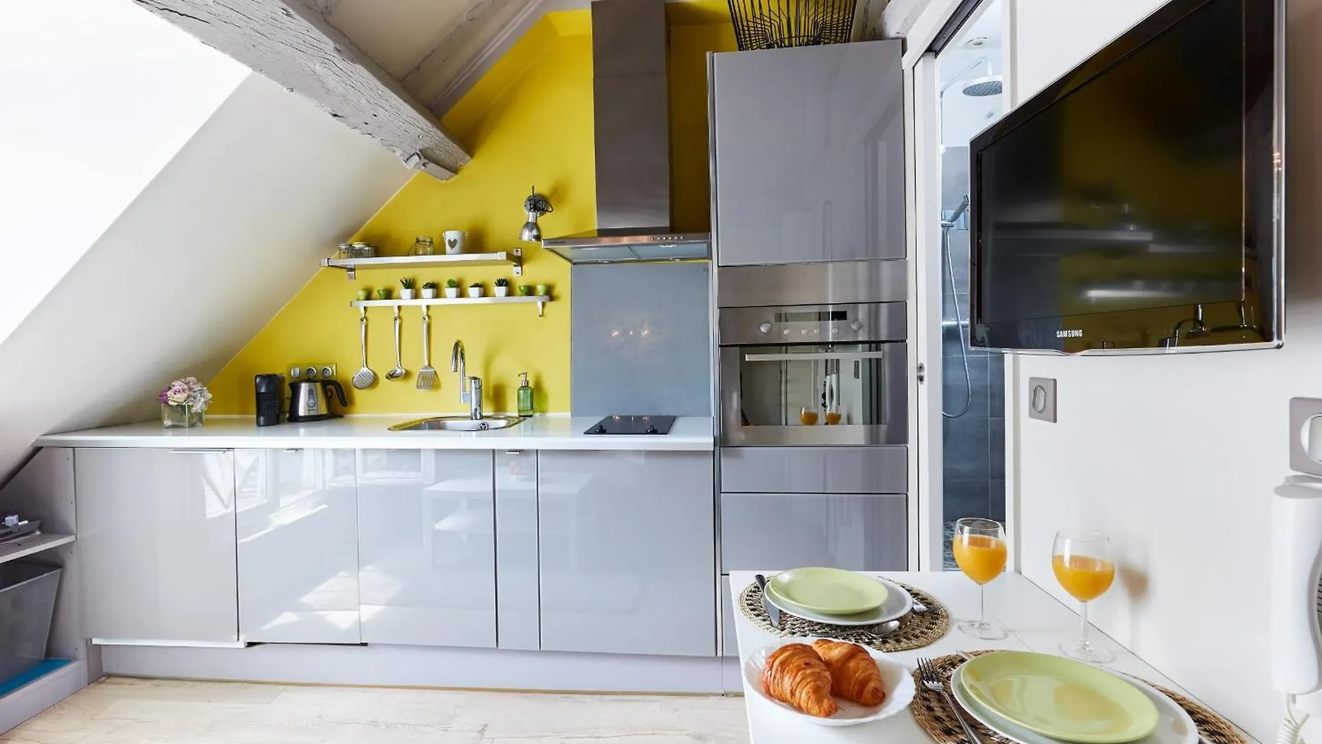 Daire Place Des Vosges - 1br With Balcony - Cityapartmentstay *