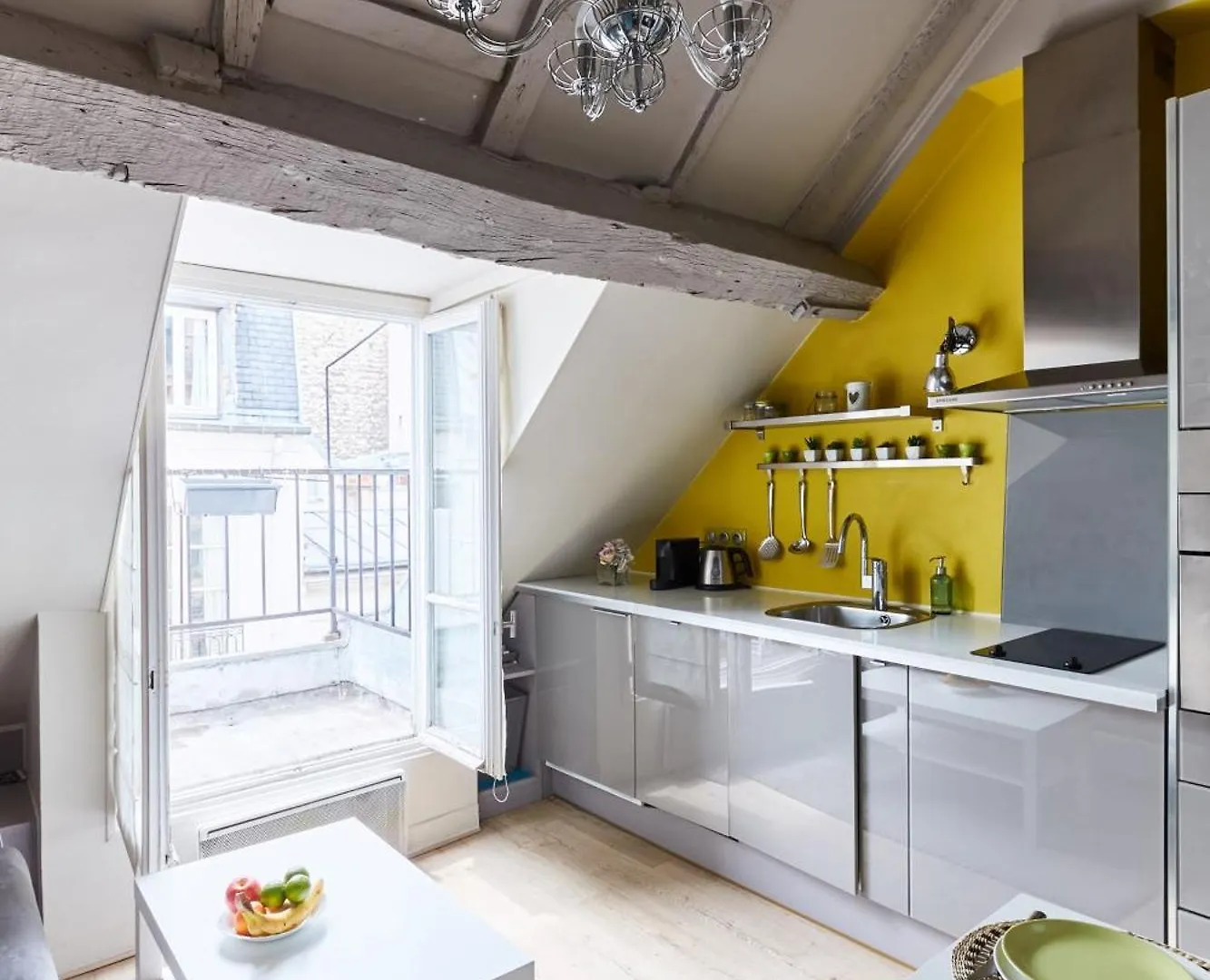 Place Des Vosges - 1br With Balcony - Cityapartmentstay Apartment *