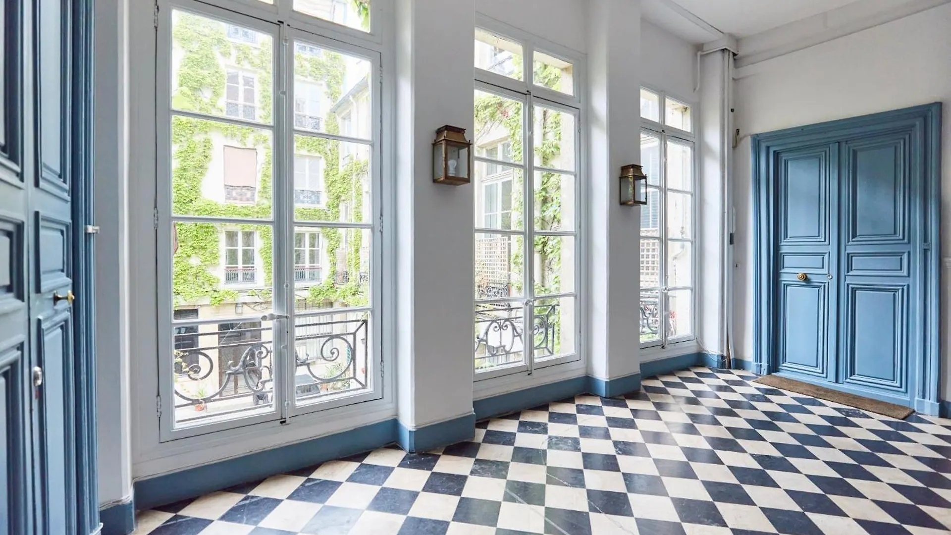 Place Des Vosges - 1br With Balcony - Cityapartmentstay
