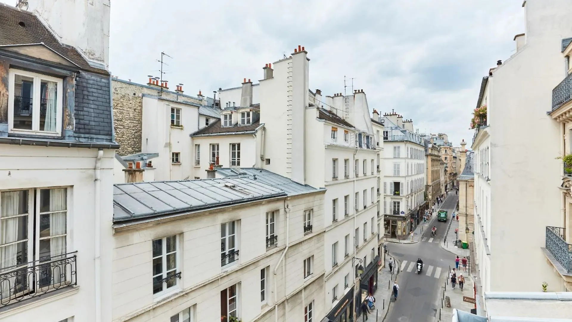 Apartment Place Des Vosges - 1br With Balcony - Cityapartmentstay Paris