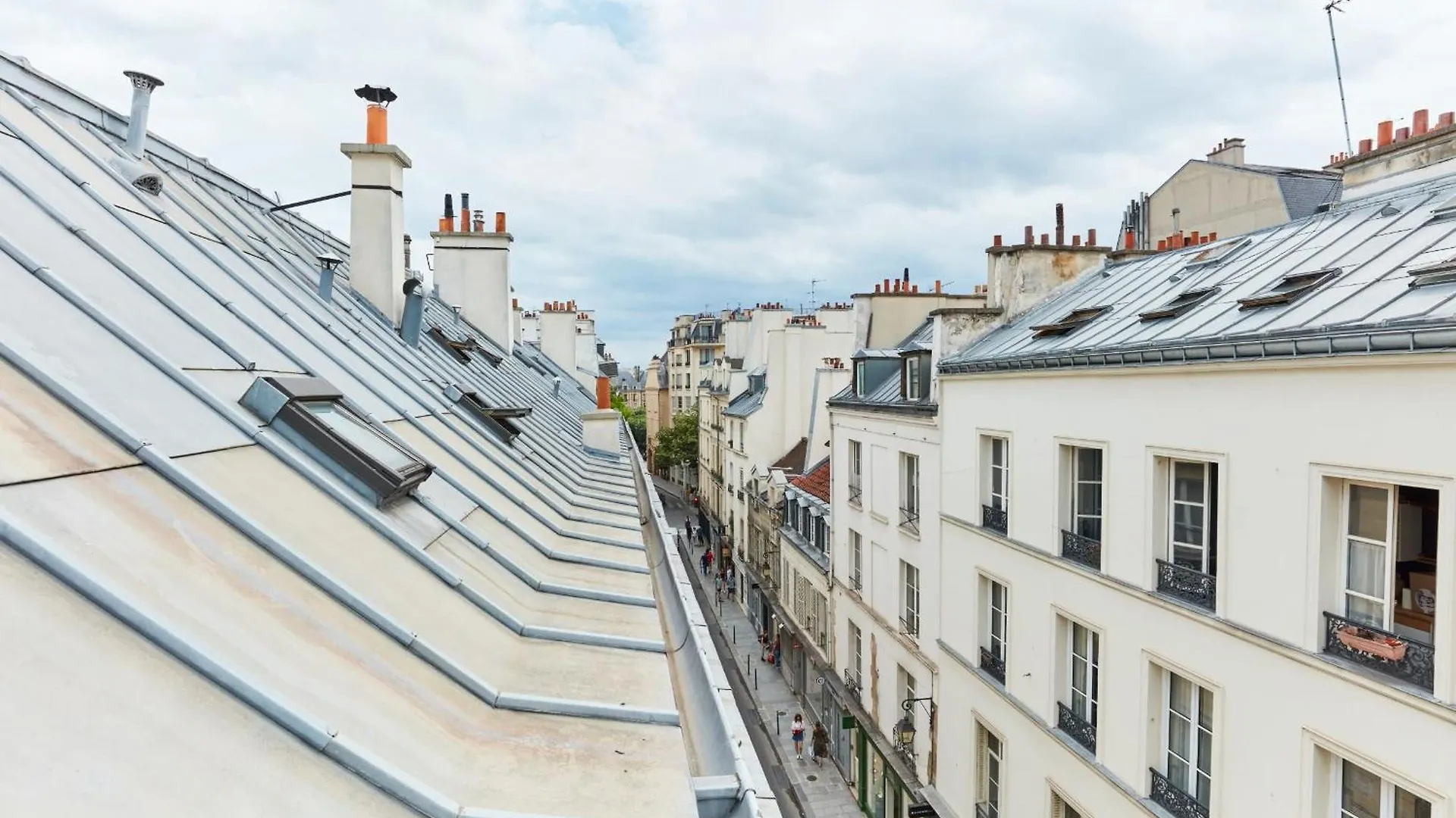 Place Des Vosges - 1br With Balcony - Cityapartmentstay Paris